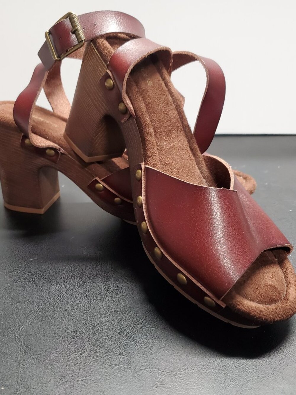 Maurices Woman Size 8 High Heel Shoe Brown Block Heel Open Toe